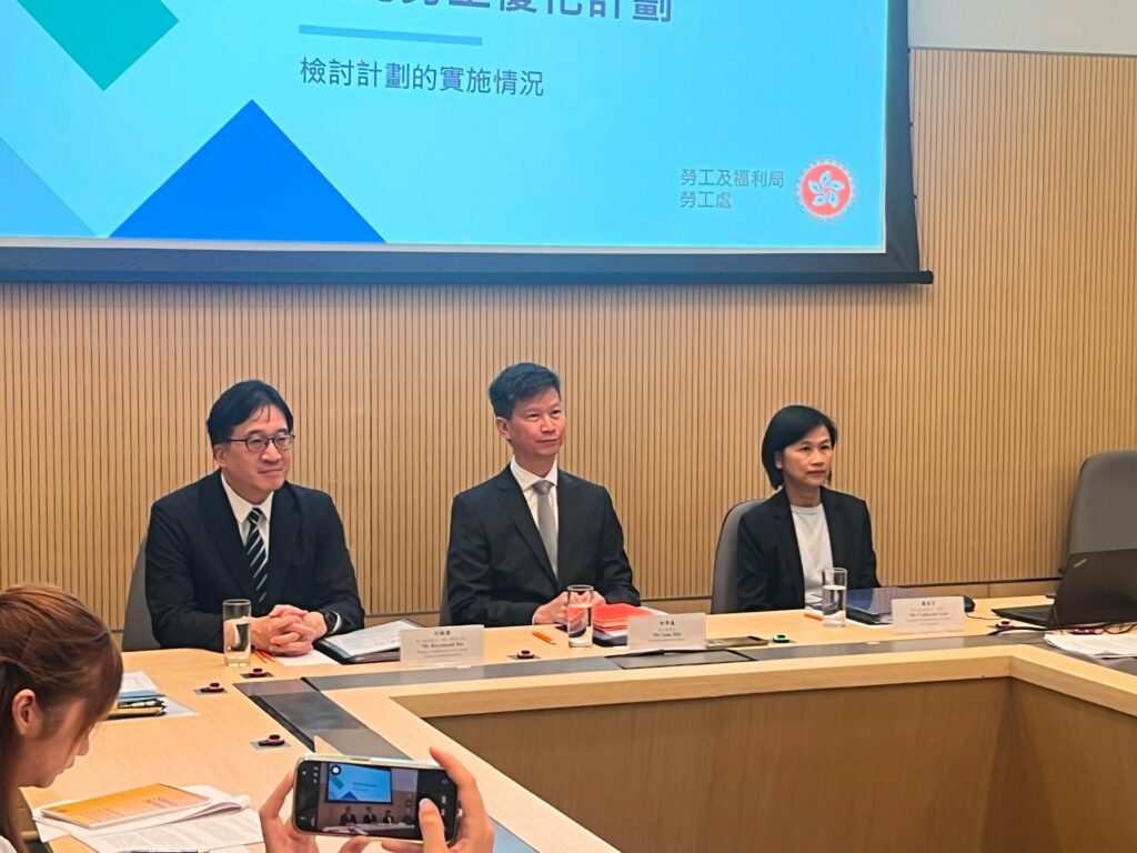勞工處處長許澤森表示餐飲業有嚴重人力錯配問題。（賴卓盈攝）