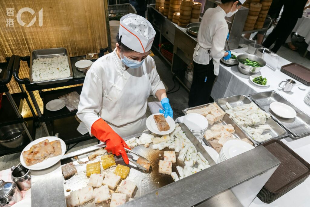 勞工處處長許澤森料因中式餐飲業式微，東南亞餐廳興起，具經驗工人技術不符。（資料圖片／黃寶瑩攝）